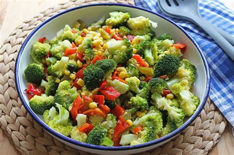 soslu brokoli salatası